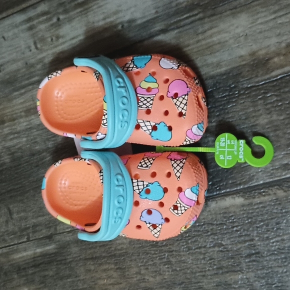 SOLD 💕 HP 🎉Toddler Classic Pool Party CROCS - Picture 4 of 15